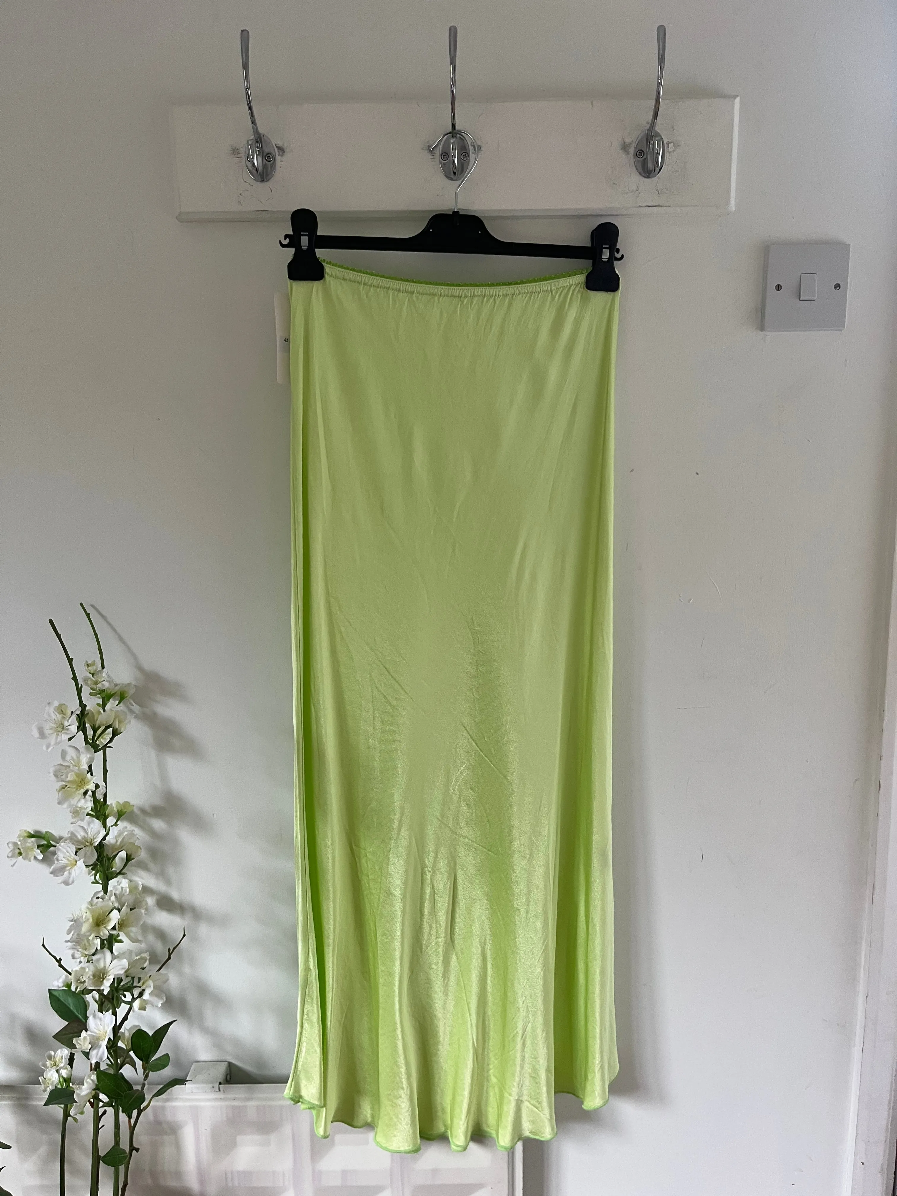 Pilar satin skirt in lime