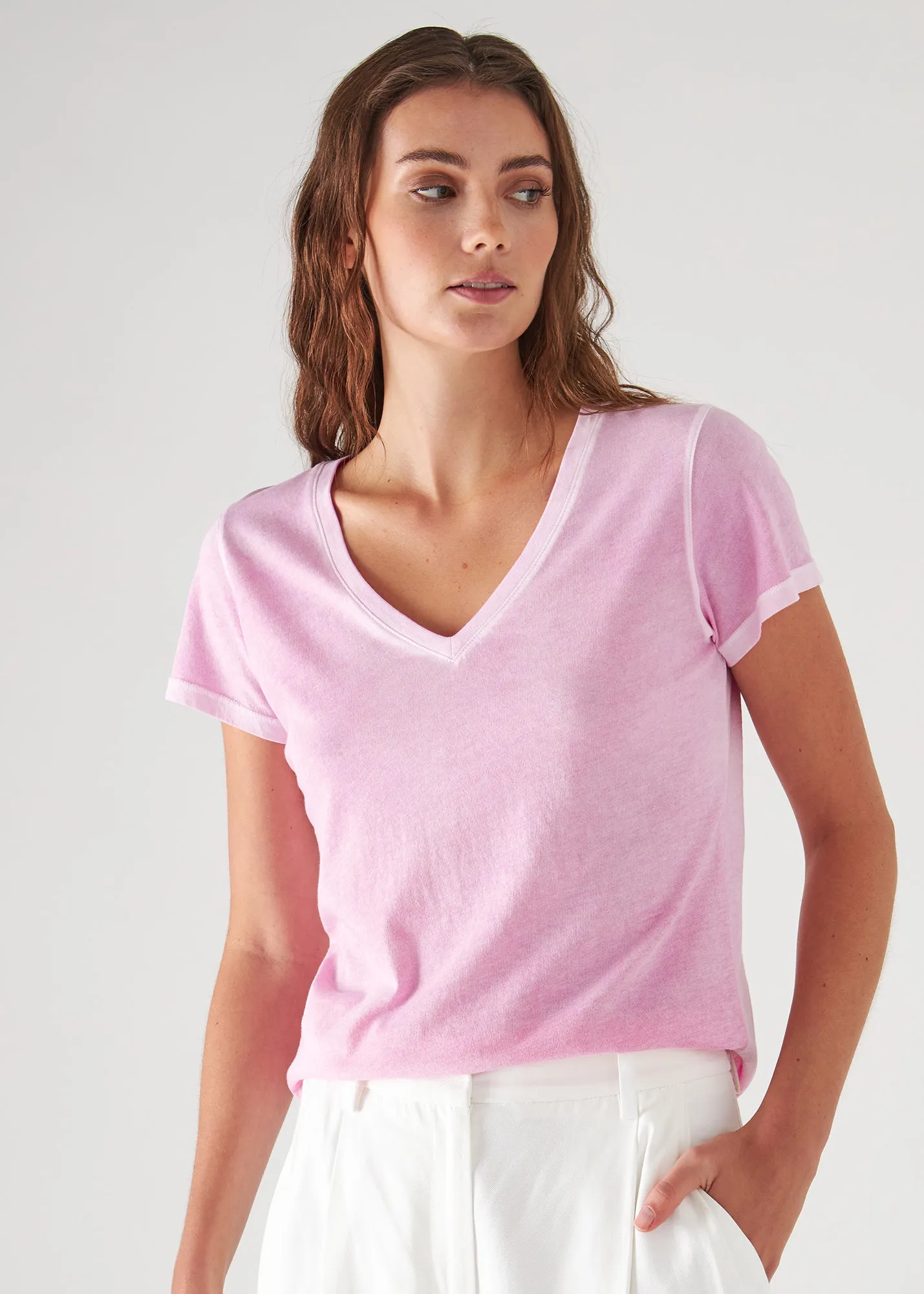 PIMA CLASSIC REVERSE SPRAY V-NECK TEE