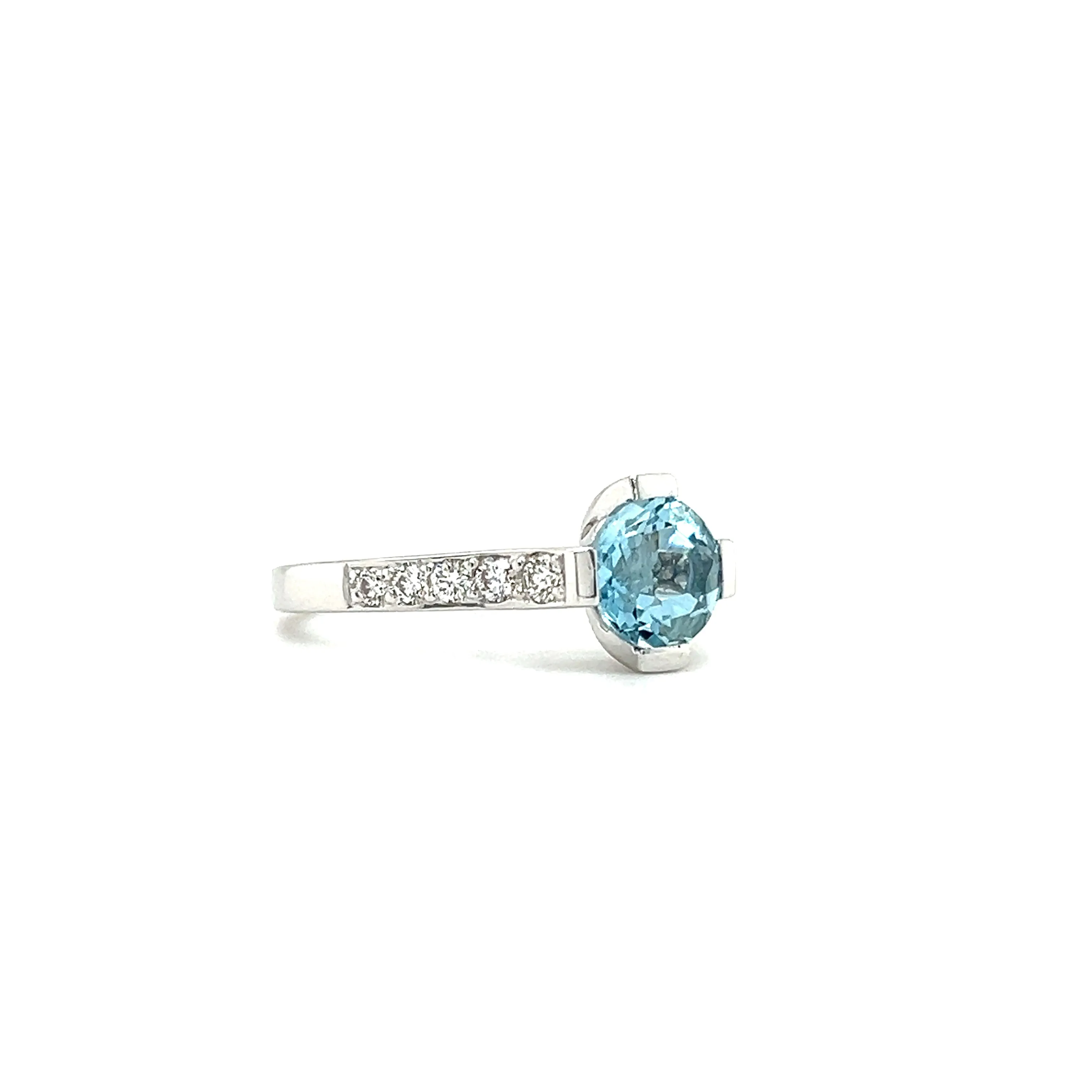 Round Aquamarine Ring with 0.28ctw of Diamonds in 14K White Gold