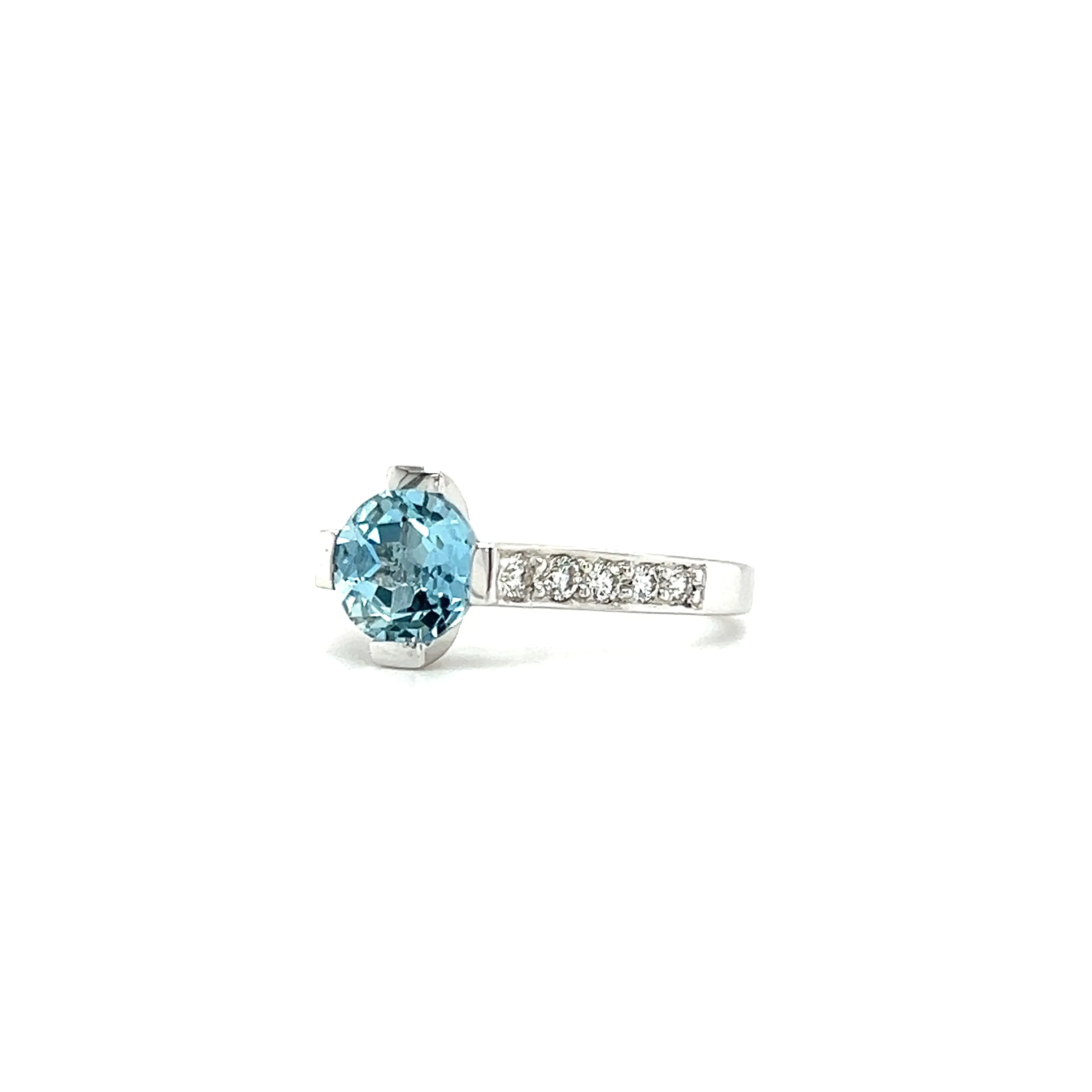 Round Aquamarine Ring with 0.28ctw of Diamonds in 14K White Gold