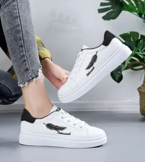 Side leaf sneaker