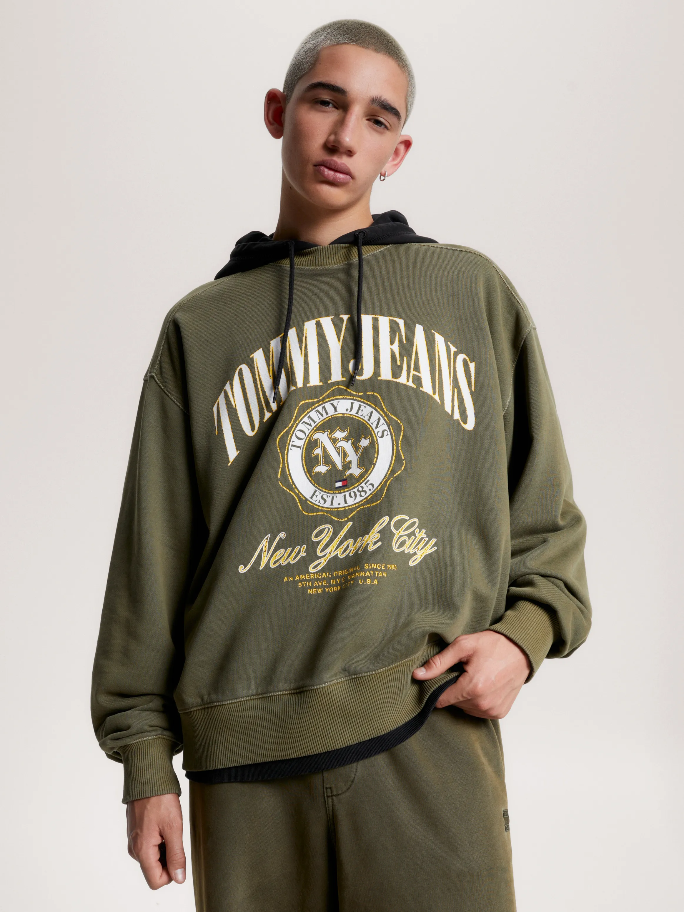 Varsity Logo Boxy Fit Sweatshirt | Sweatshirts & Hoodies | Tommy Jeans