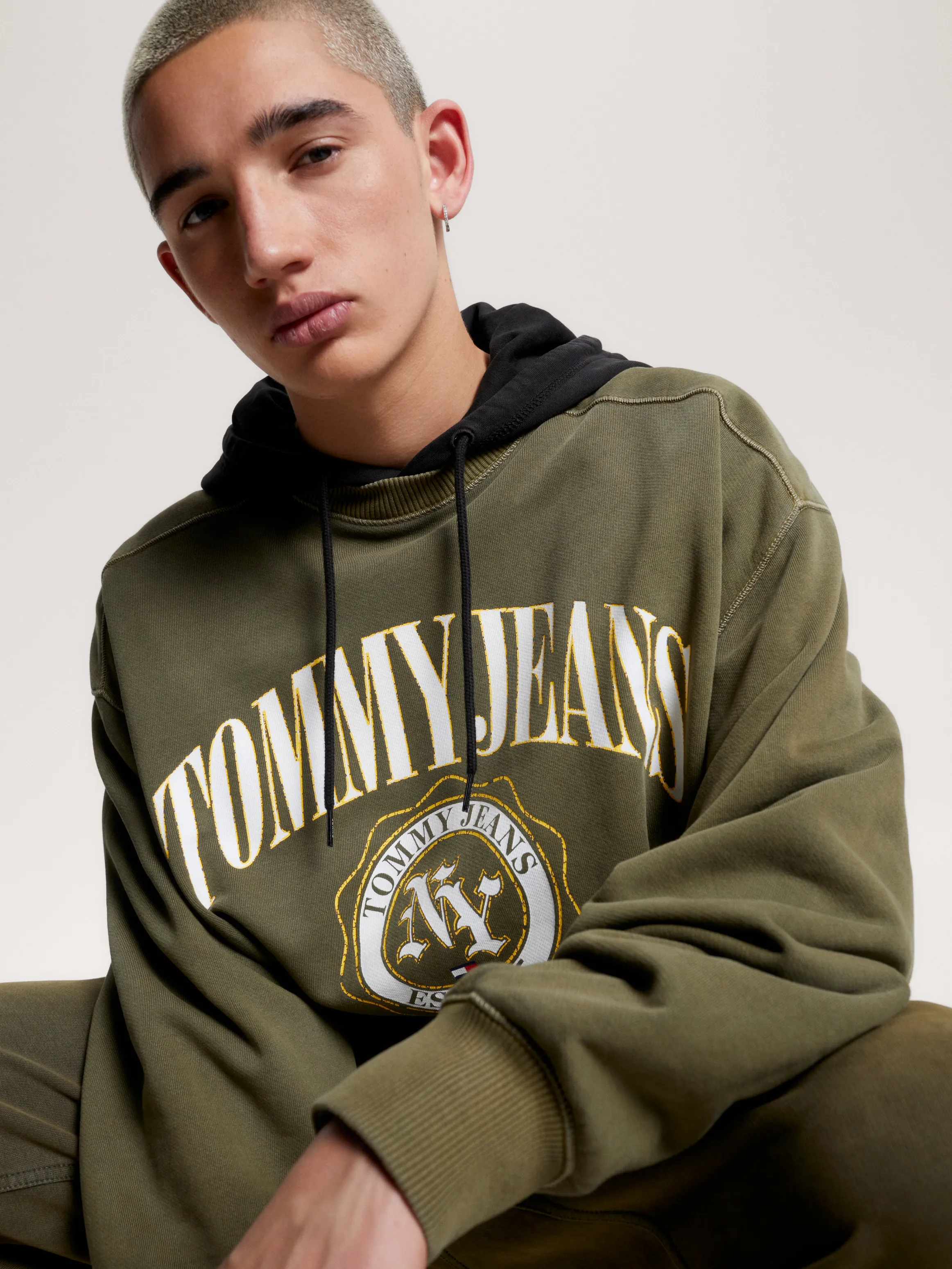 Varsity Logo Boxy Fit Sweatshirt | Sweatshirts & Hoodies | Tommy Jeans