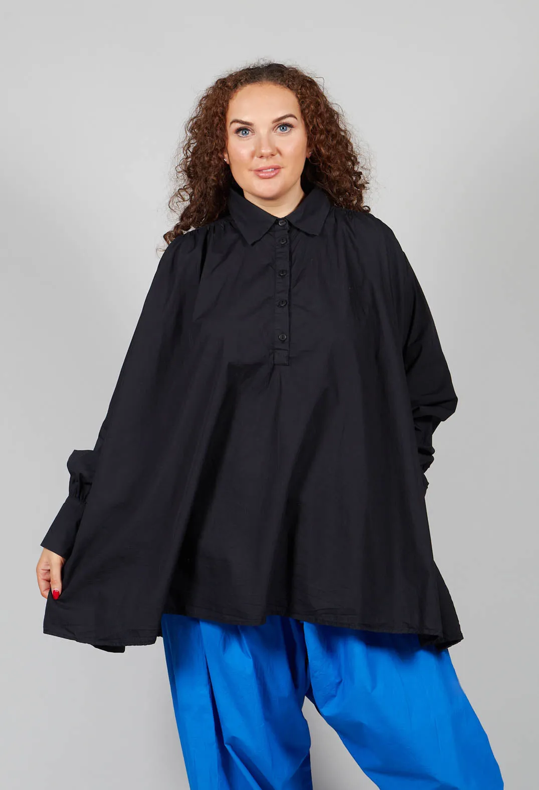 Zuruckwar Blouse in Kaviar