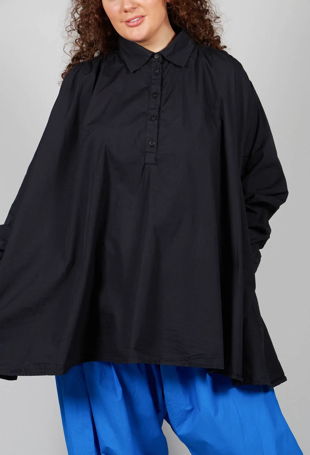 Zuruckwar Blouse in Kaviar